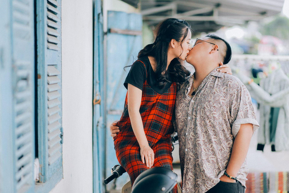 Bộ ảnh cưới đôi trẻ chị ơi, anh yêu em chênh nhau 50 kg và 30 cm